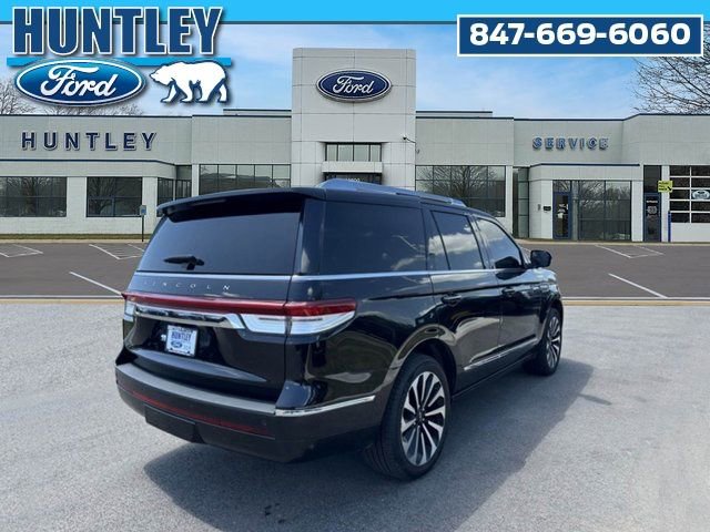 Used 2022 Lincoln Navigator Reserve image 5