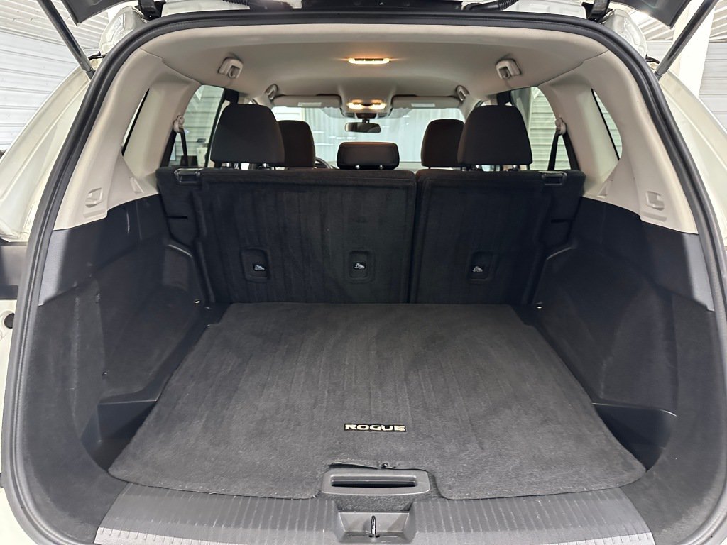 Used 2024 Nissan Rogue S FWD image 21