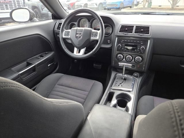 Used 2013 Dodge Challenger SXT image 24