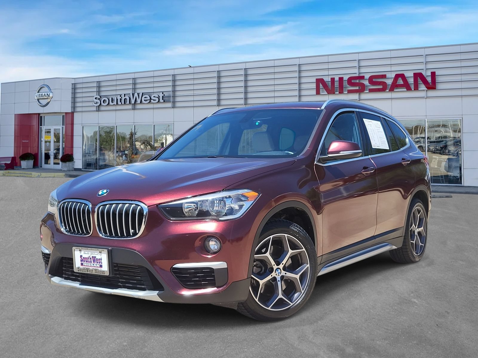 Used 2018 BMW X1 xDrive28i AWD/4WD image 1