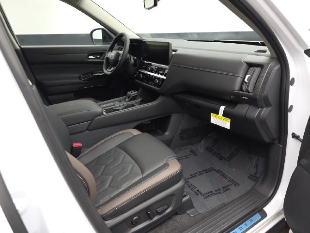 New 2026 Nissan Pathfinder Platinum w/ Accent Package FWD image 20