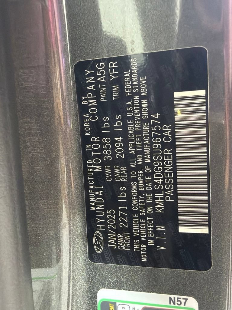 Certified 2025 Hyundai Elantra SEL FWD image 11