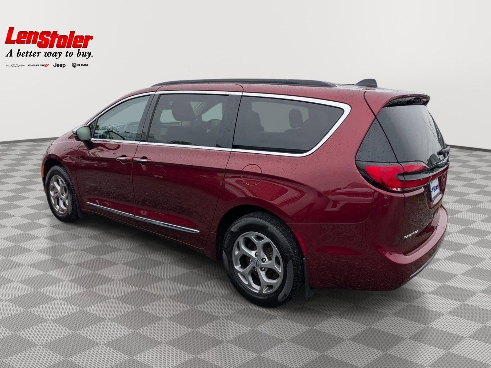 Used 2023 Chrysler Pacifica Limited w/ Uconnect Theater Family Group AWD/4WD image 2