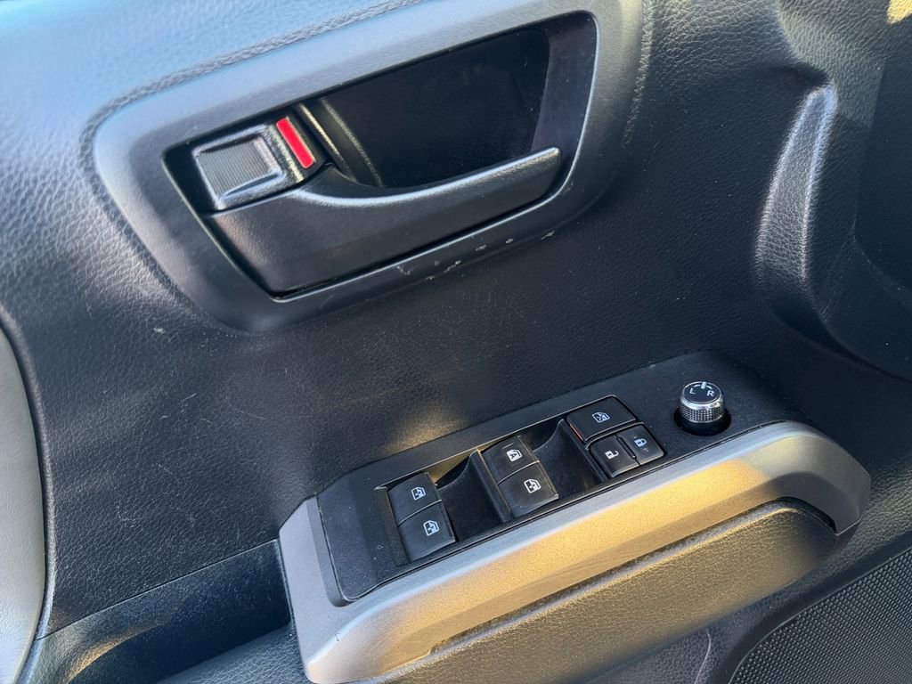 Used 2018 Toyota Tacoma SR5 image 11