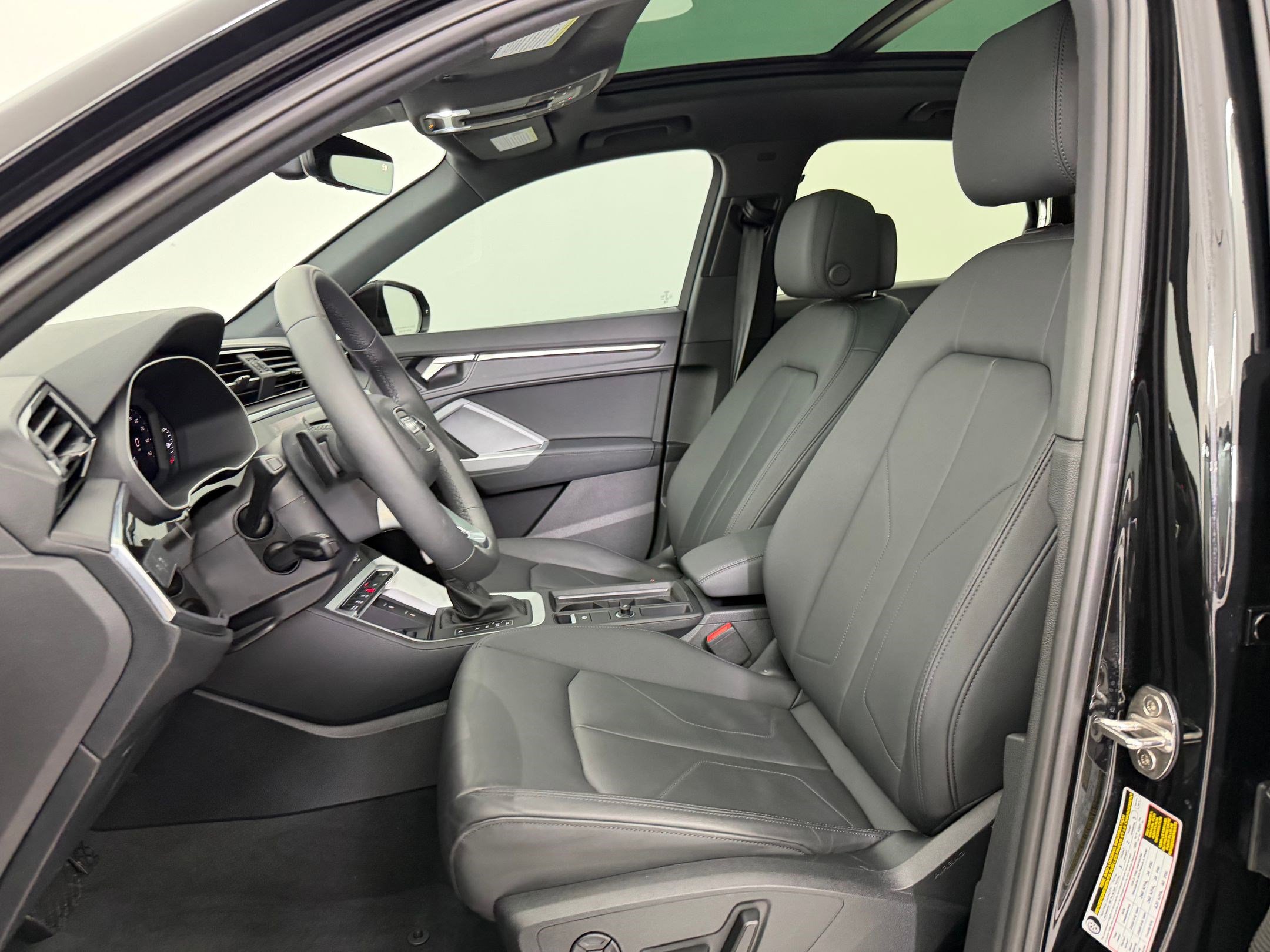 Certified 2025 Audi Q3 2.0T Premium image 5