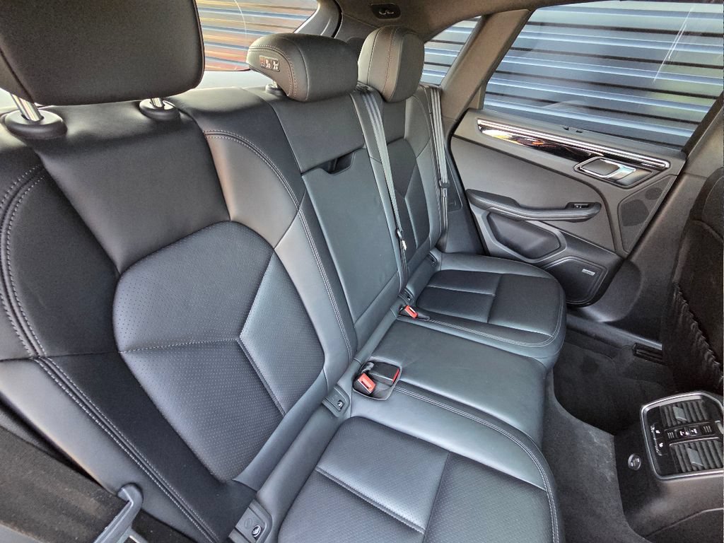 Certified 2019 Porsche Macan S AWD/4WD image 21