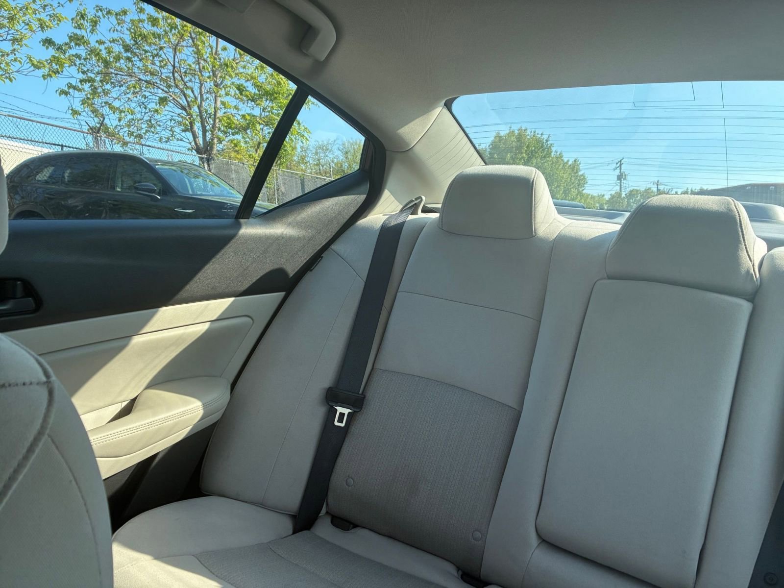 Used 2025 Nissan Altima 2.5 SV FWD image 32