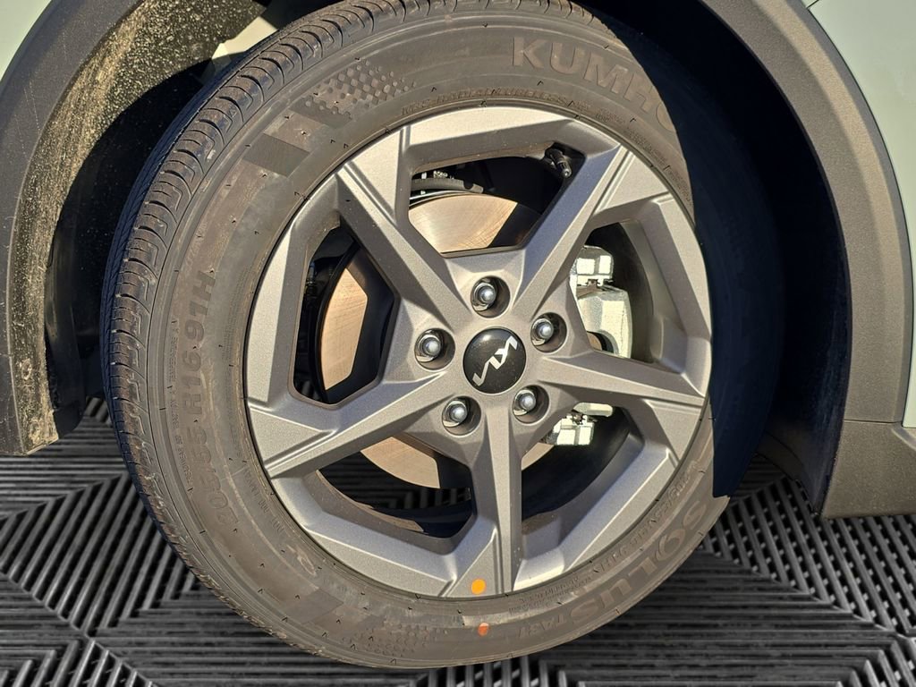 New 2025 Kia K4 LXS image 18