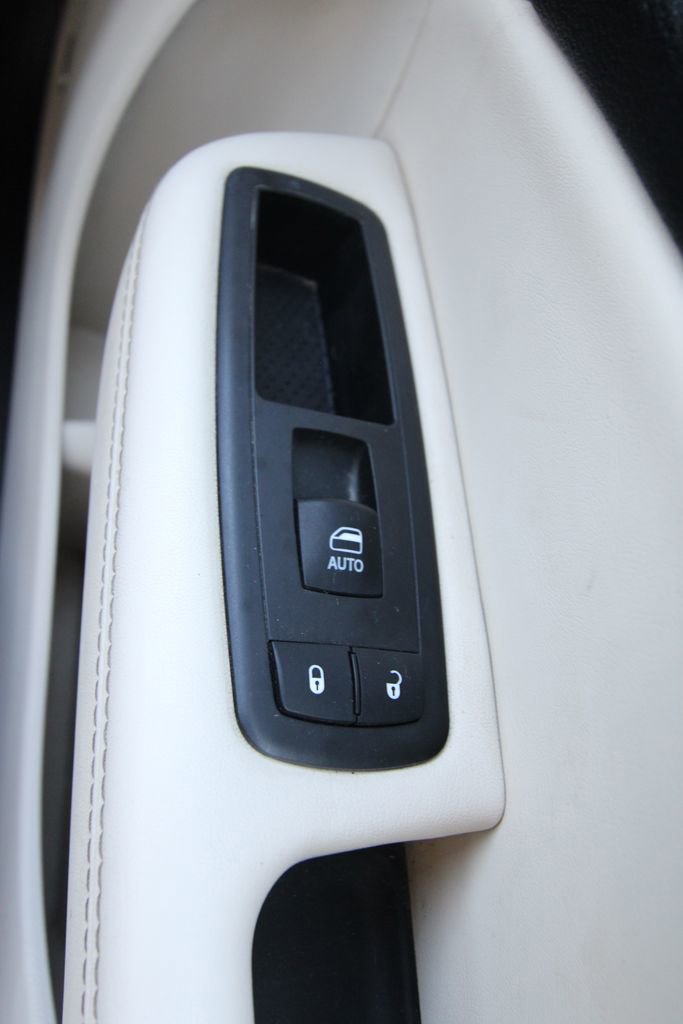 Used 2015 Chrysler 200 C w/ Navigation & Sound Group I image 25