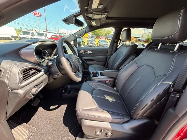 New 2026 Chrysler Pacifica Select image 18