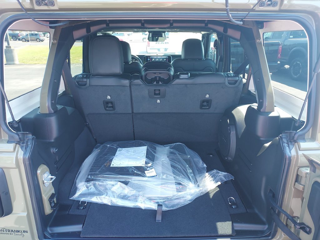 New 2027 Jeep Wrangler Unlimited Rubicon AWD/4WD image 9