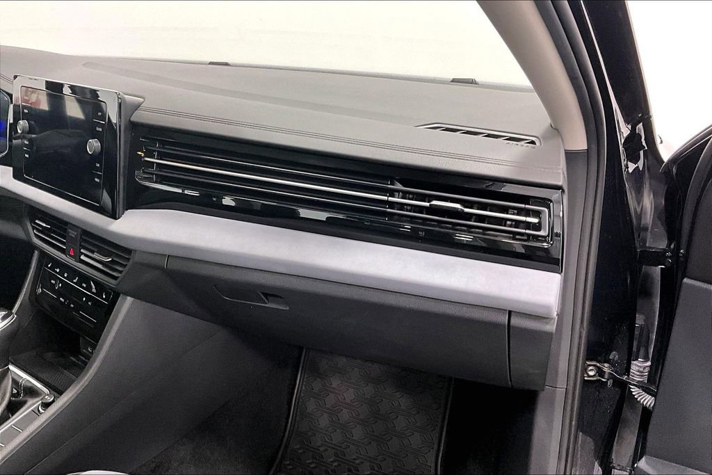 Used 2025 Volkswagen Jetta SE image 19