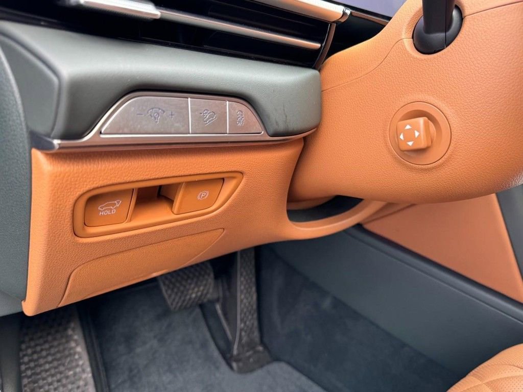 Certified 2025 Genesis GV80 3.5T Prestige image 18