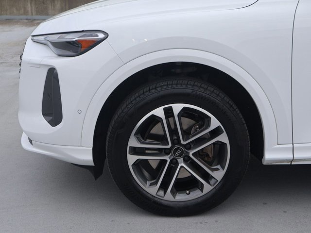 Used 2025 Audi Q5 Premium w/ Convenience Package image 28