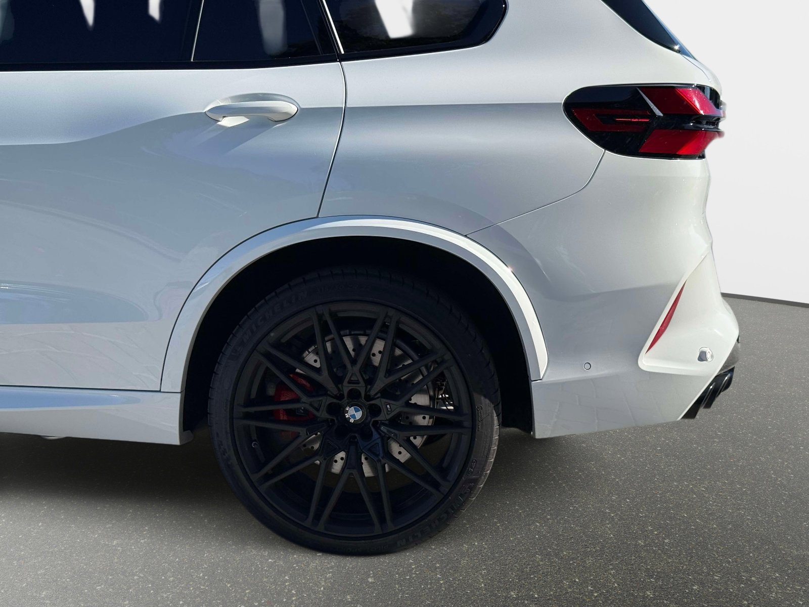 Used 2025 BMW X5 M Competition w/ Executive Package image 15