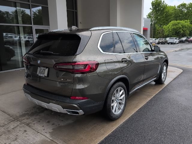 Used 2021 BMW X5 xDrive40i w/ Executive Package 2 AWD/4WD image 3