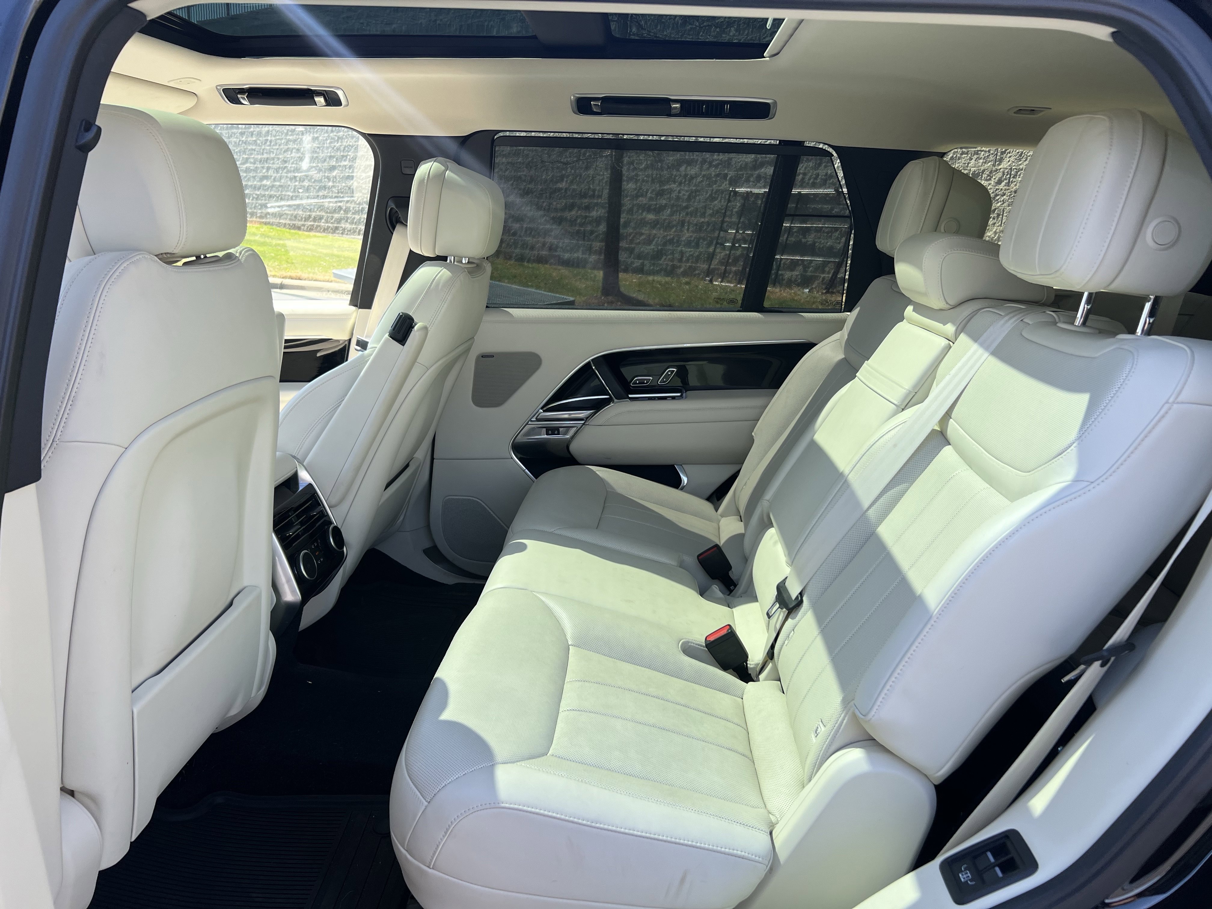 Certified 2023 Land Rover Range Rover Long Wheelbase SE image 28