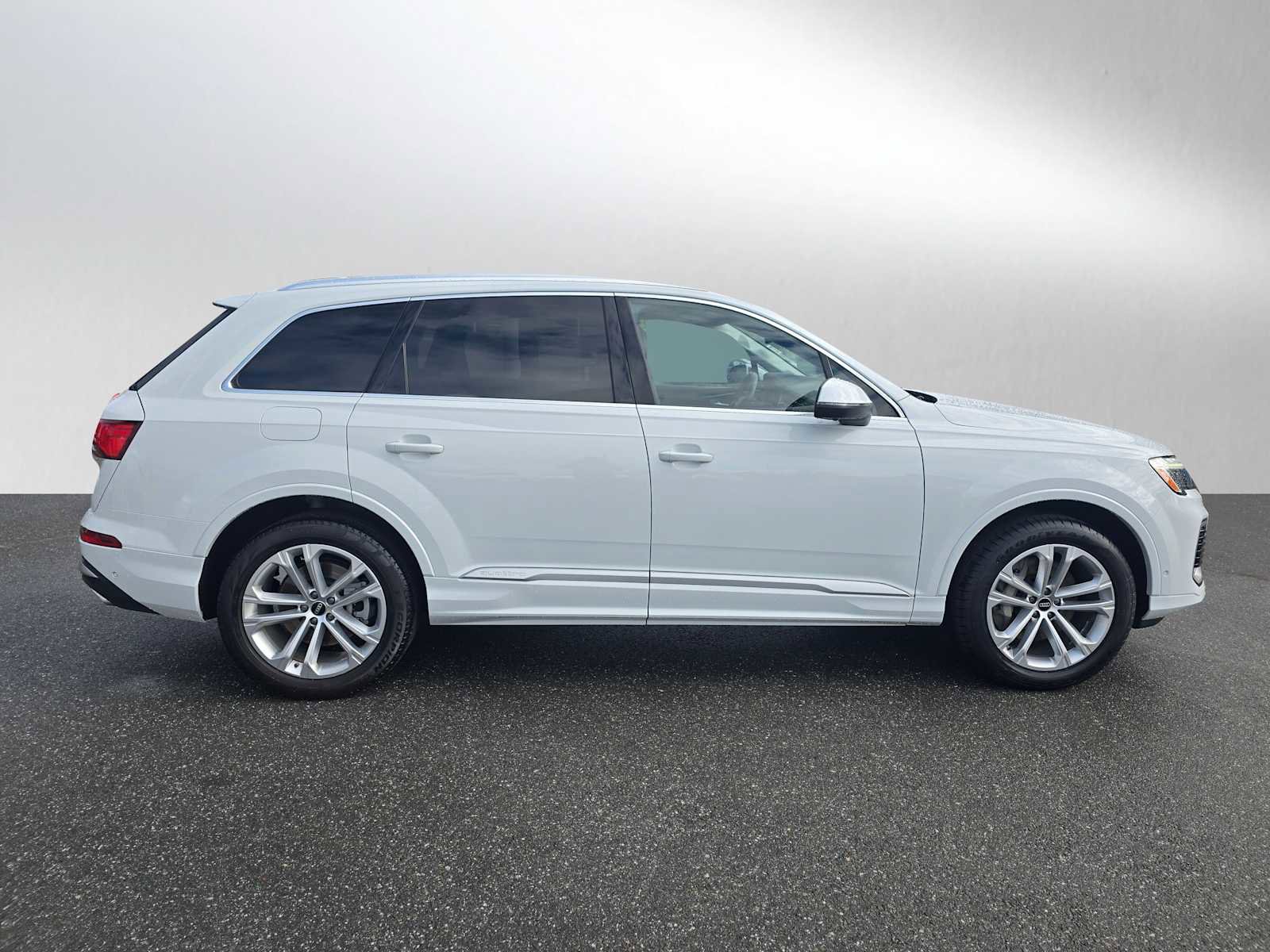 Used 2025 Audi Q7 2.0T Premium Plus image 2