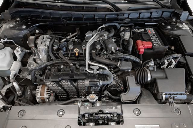 Used 2024 Nissan Altima 2.5 SV image 3