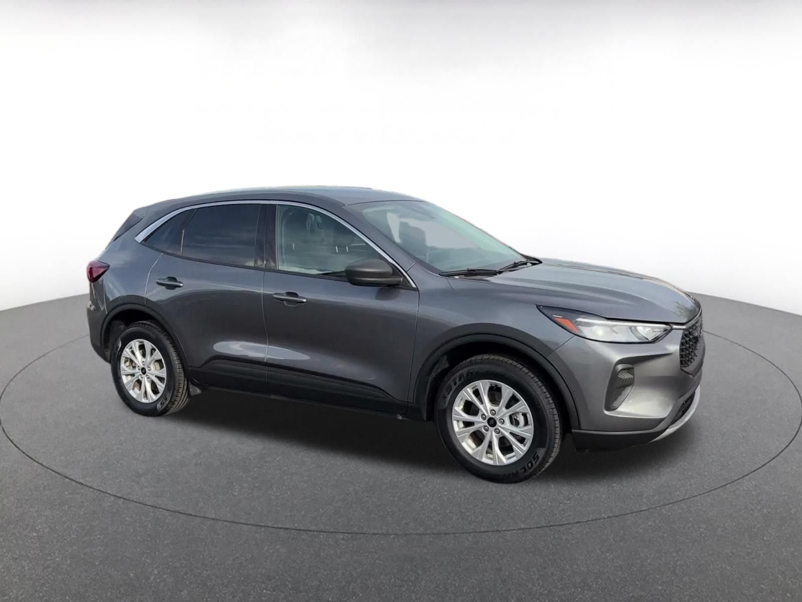 Used 2024 Ford Escape Active AWD/4WD image 2