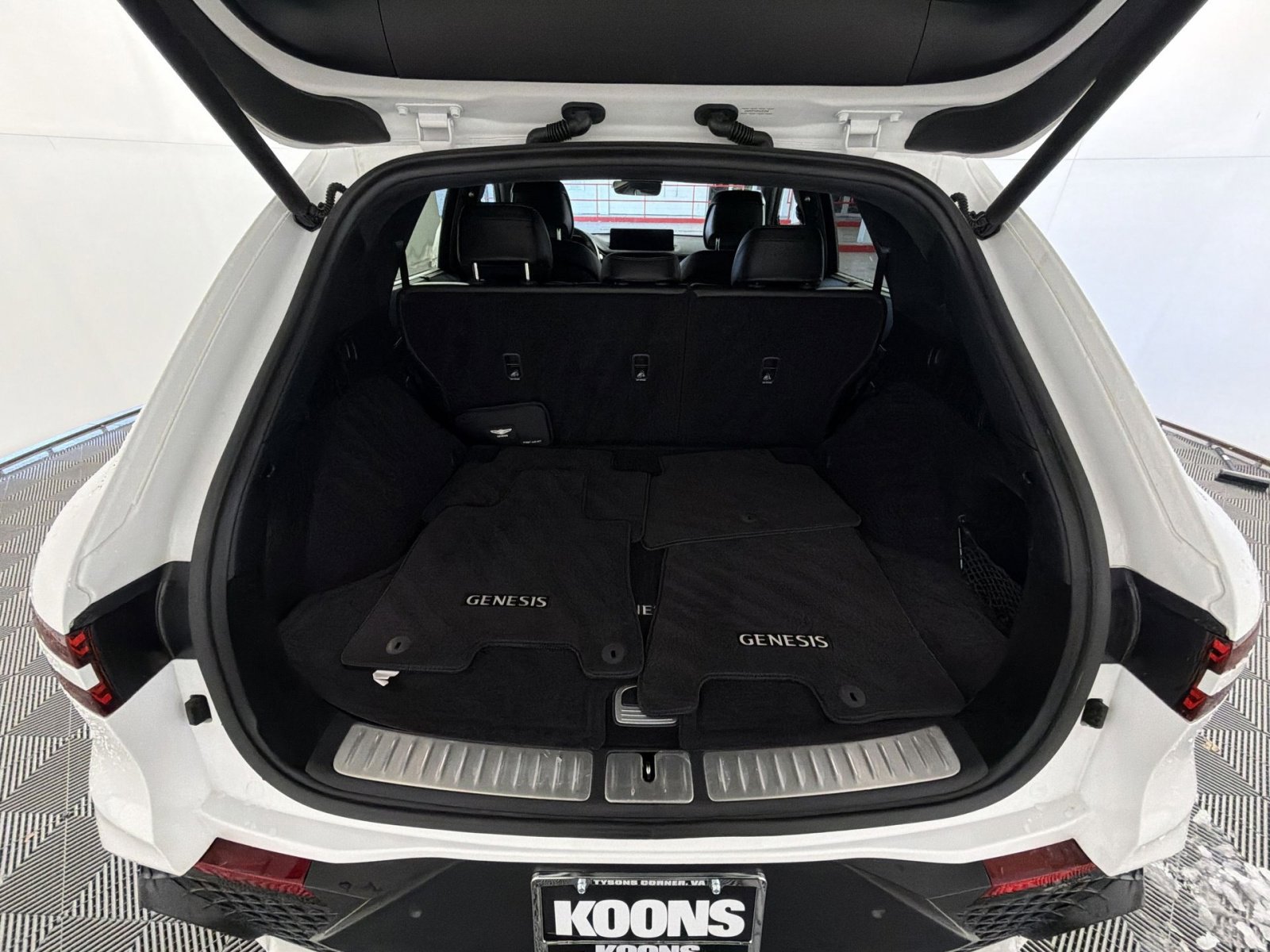 Used 2023 Genesis GV70 3.5T Sport w/ Sport Prestige Package image 26