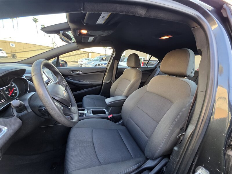 Used 2018 Chevrolet Cruze LT w/ RS Package FWD image 13