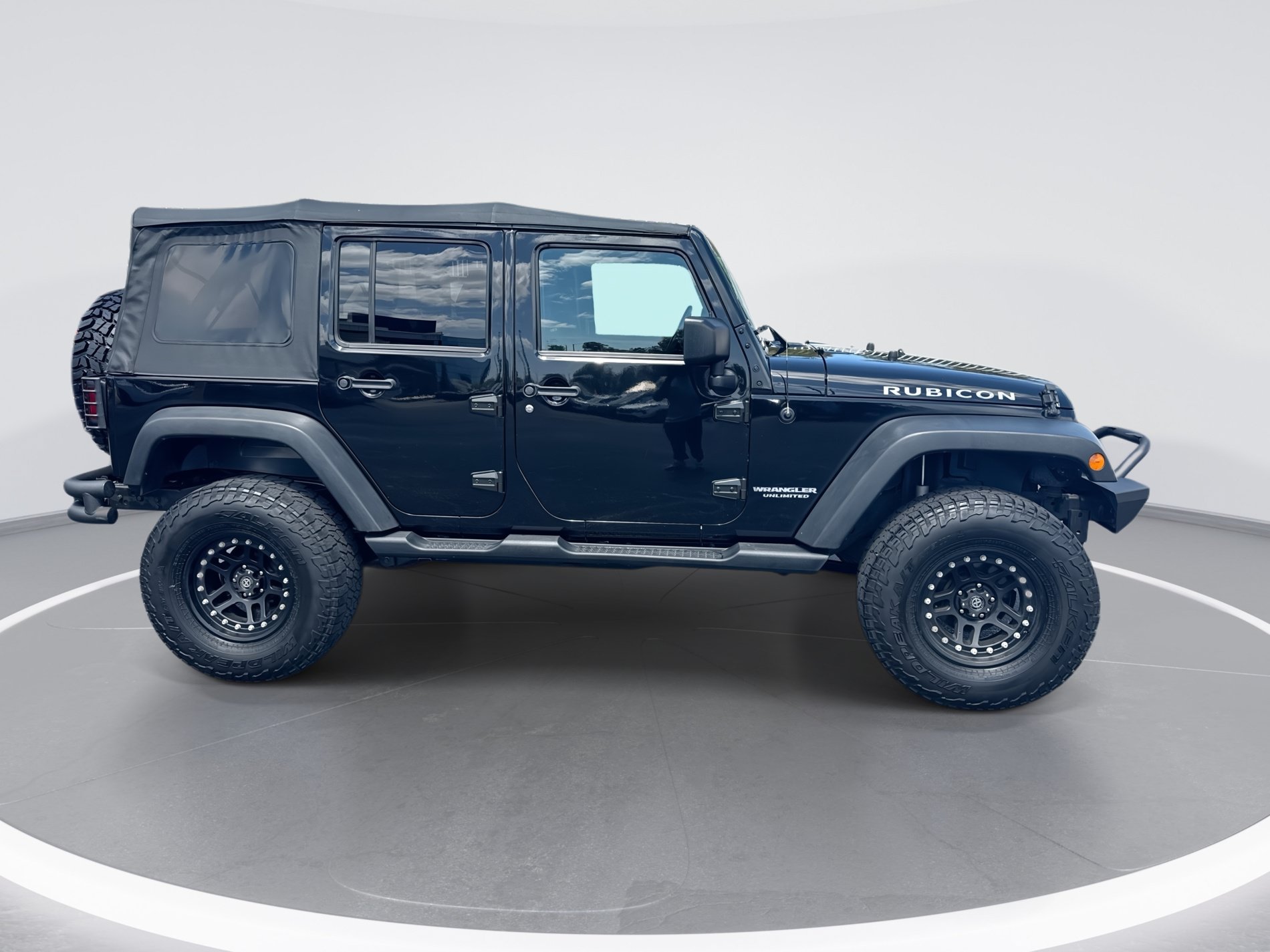 Used 2016 Jeep Wrangler Unlimited Rubicon w/ Connectivity Group AWD/4WD image 3