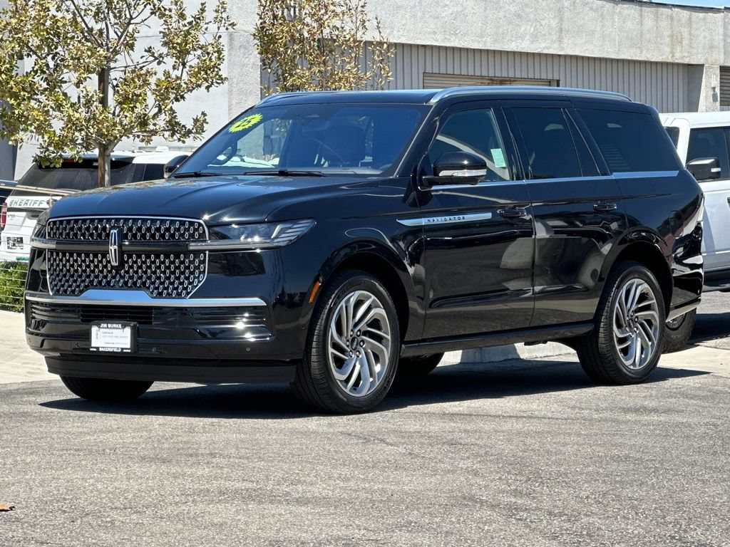 Certified 2025 Lincoln Navigator Reserve AWD/4WD image 7