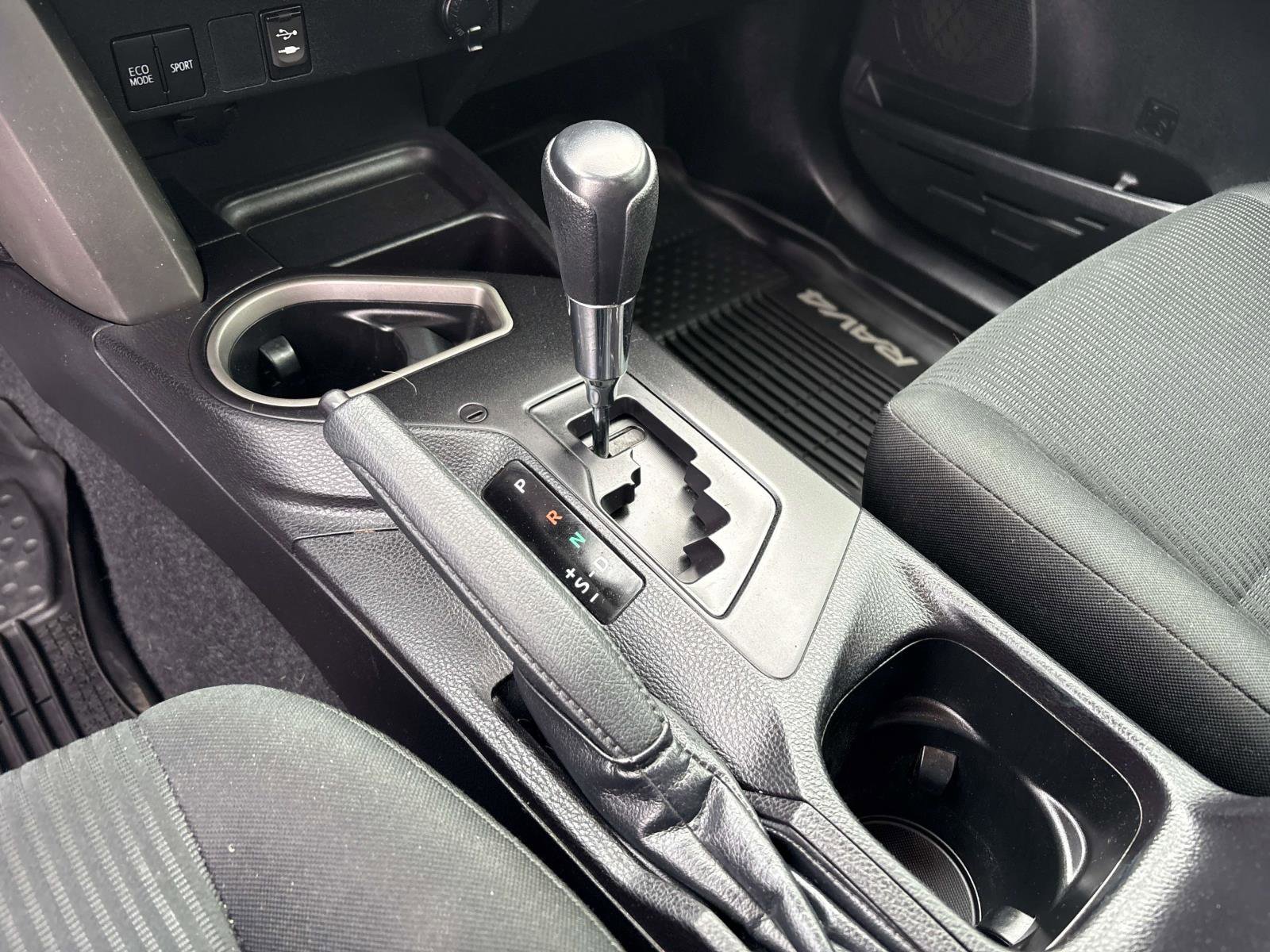 Used 2018 Toyota RAV4 LE image 14