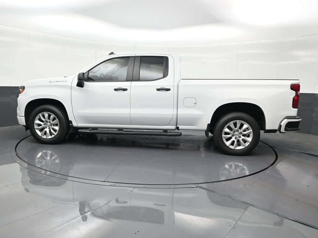 Used 2023 Chevrolet Silverado 1500 Custom RWD image 2