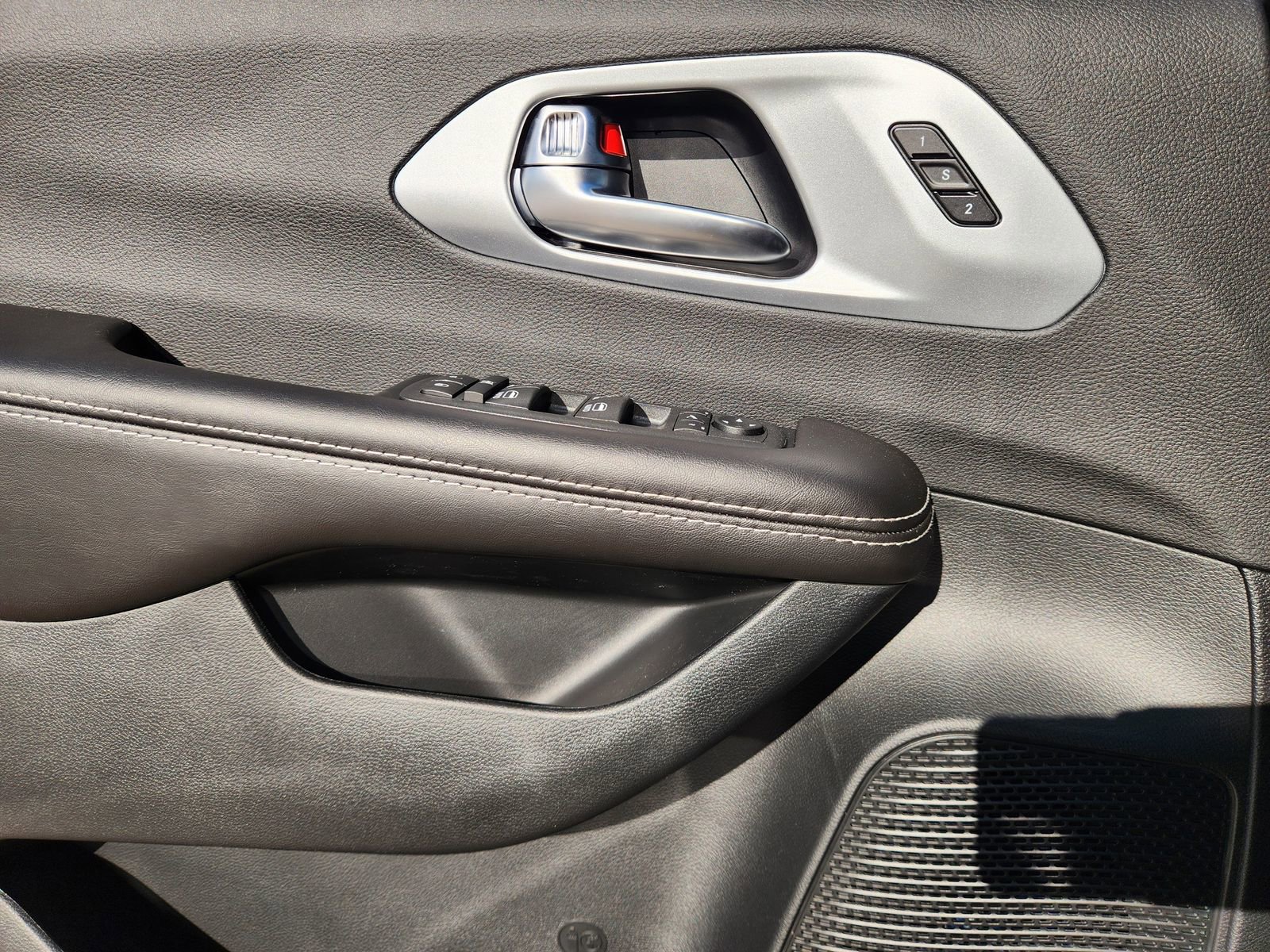 New 2026 Chrysler Pacifica Limited image 18