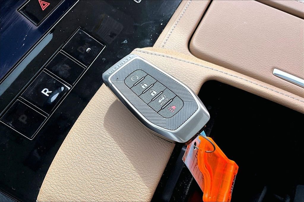 Used 2025 INFINITI QX80 Sensory image 11