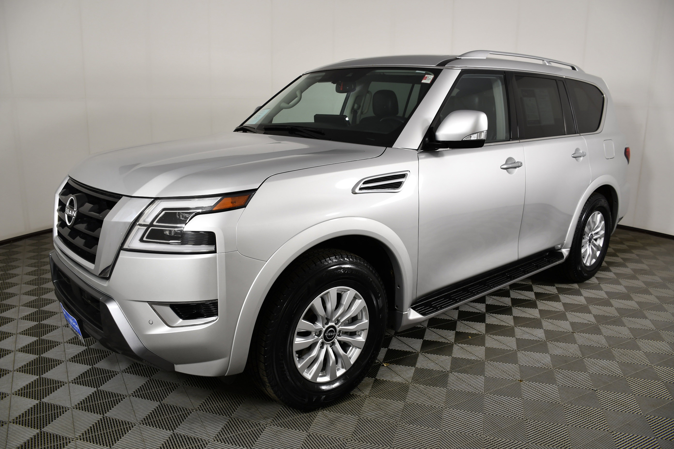 Used 2024 Nissan Armada SV image 10