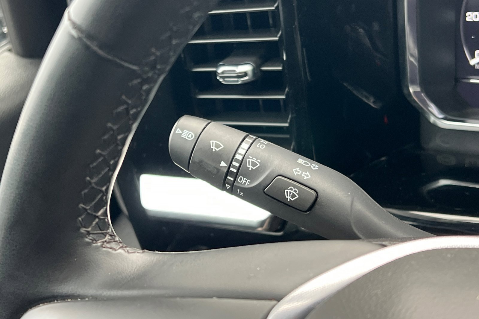 Used 2024 GMC Sierra 1500 SLT image 36