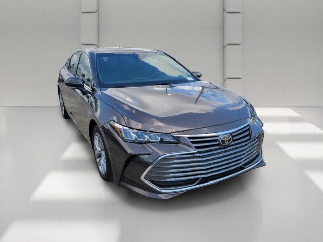 Used 2019 Toyota Avalon XLE w/ Moonroof Package FWD image 3