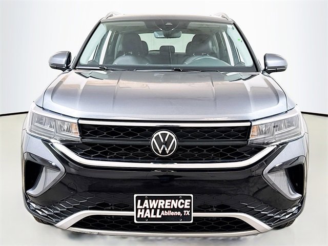 Used 2024 Volkswagen Taos SE image 2