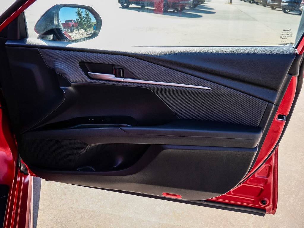 Used 2025 Toyota Camry SE FWD image 19