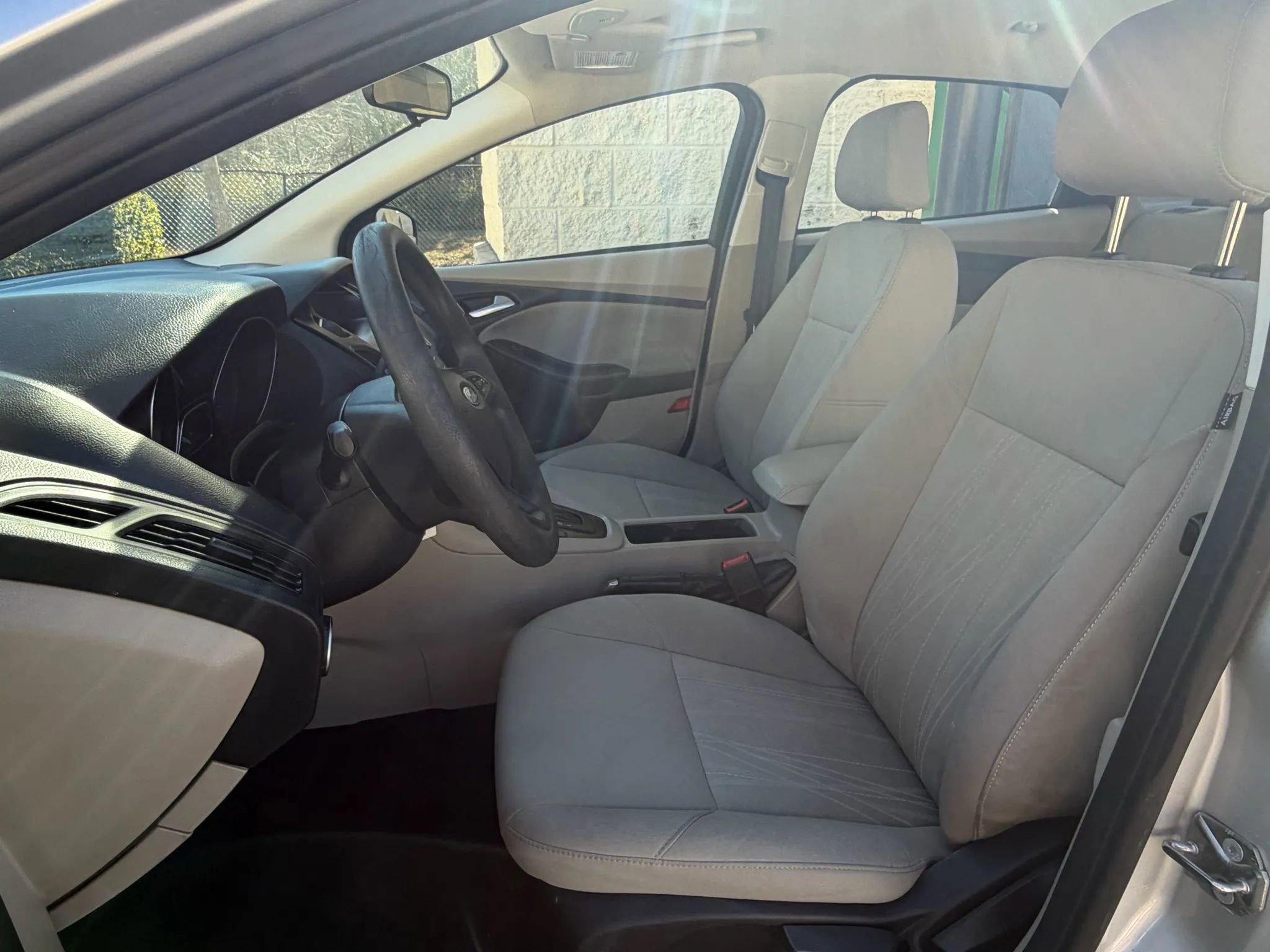 Used 2018 Ford Focus SE FWD image 14