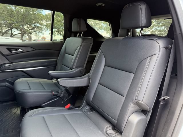 Used 2026 Chevrolet Traverse LT w/ Midnight/Sport Edition FWD image 17