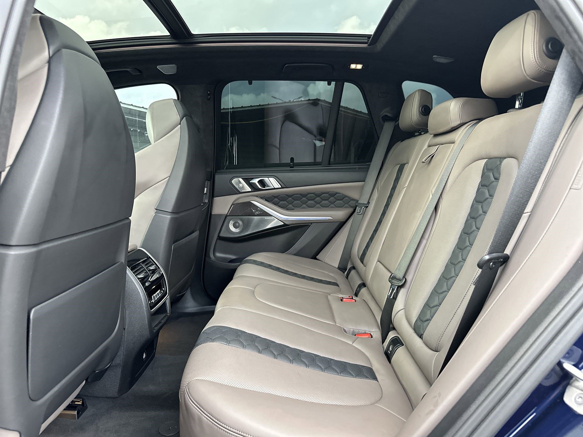 Used 2021 BMW X5 M w/ Executive Package image 25