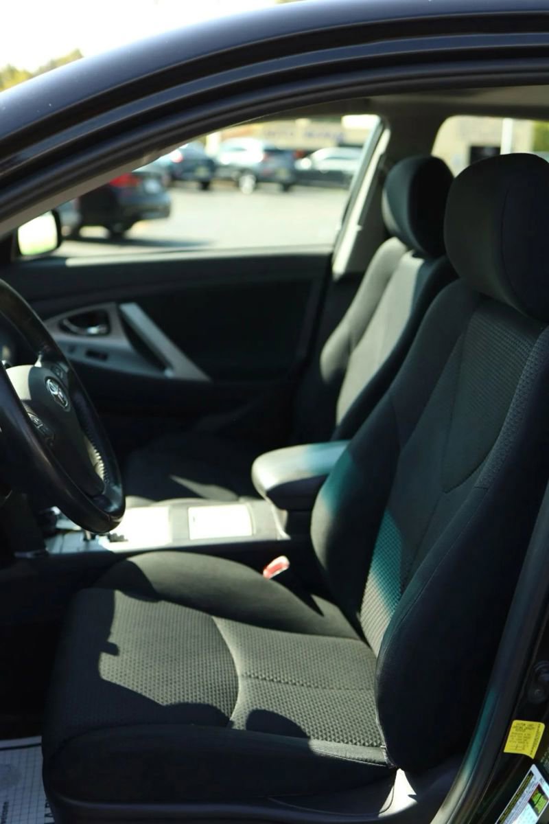 Used 2011 Toyota Camry SE image 25