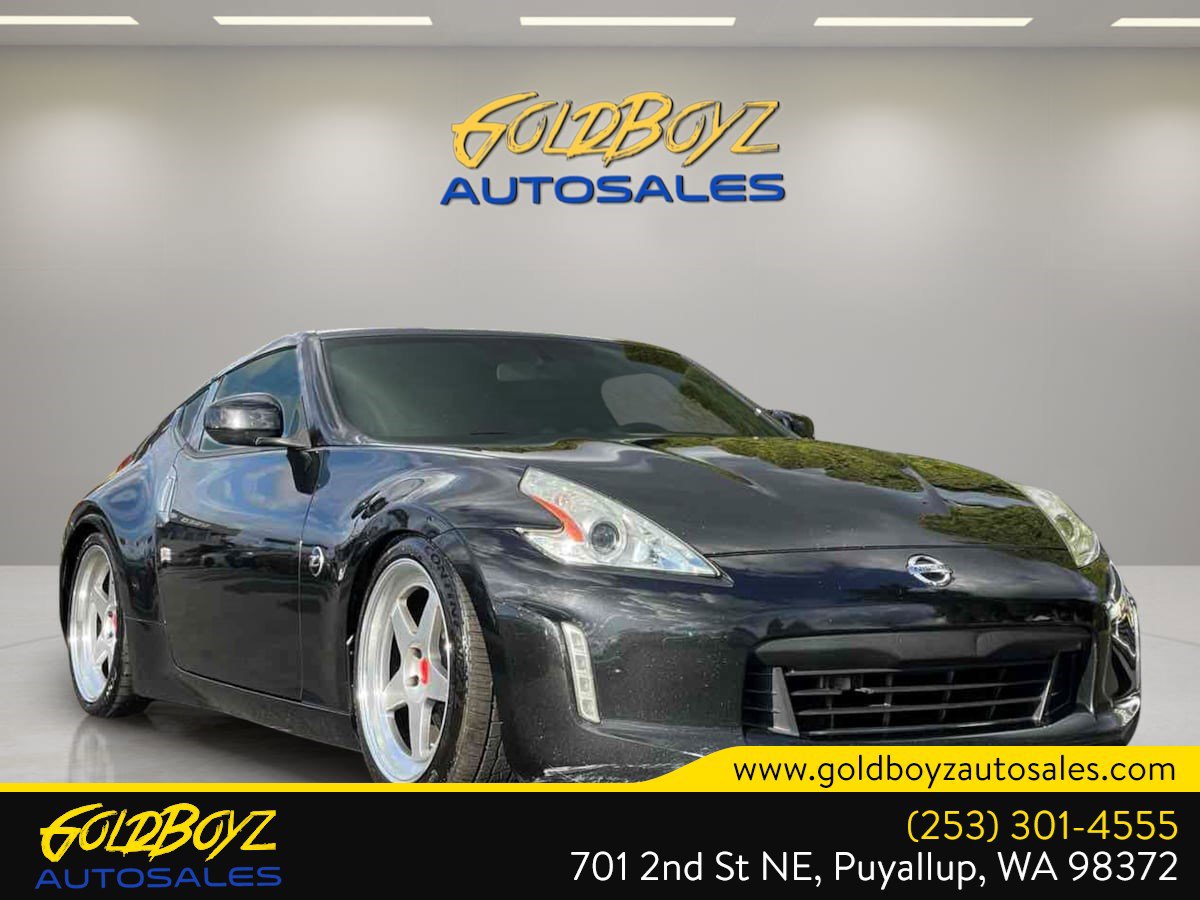 Used 2017 Nissan 370Z Coupe RWD image 2