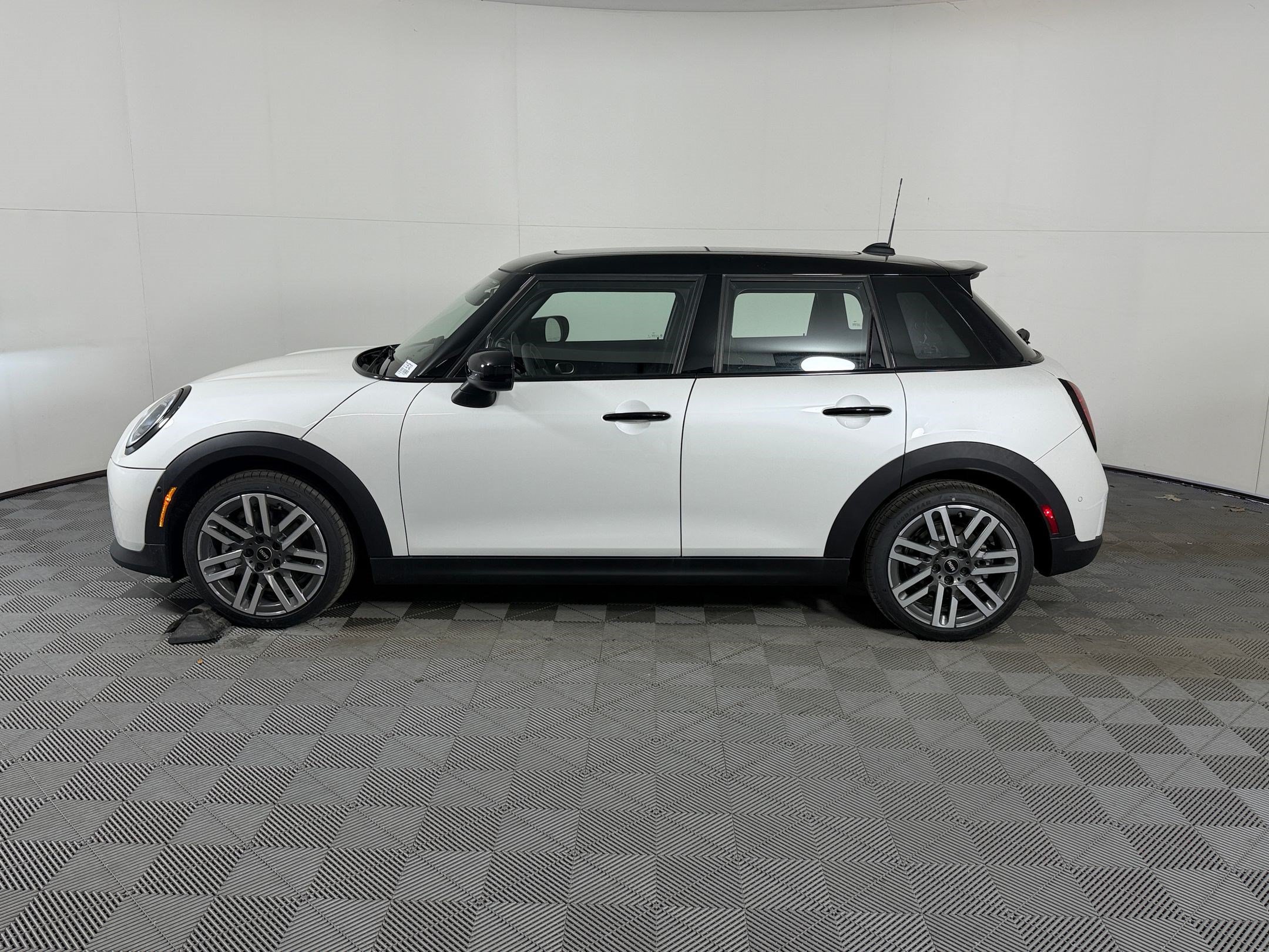 Used 2026 MINI Cooper S FWD image 2