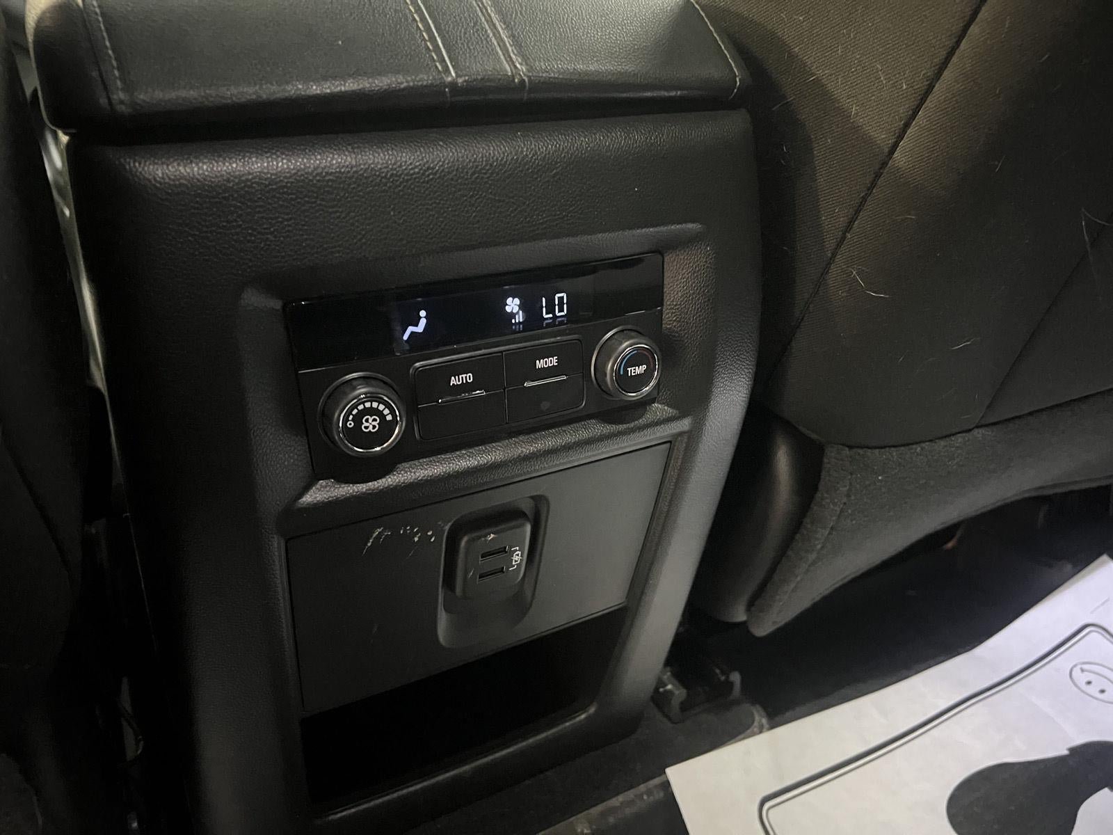 Used 2023 Chevrolet Traverse LT FWD image 23
