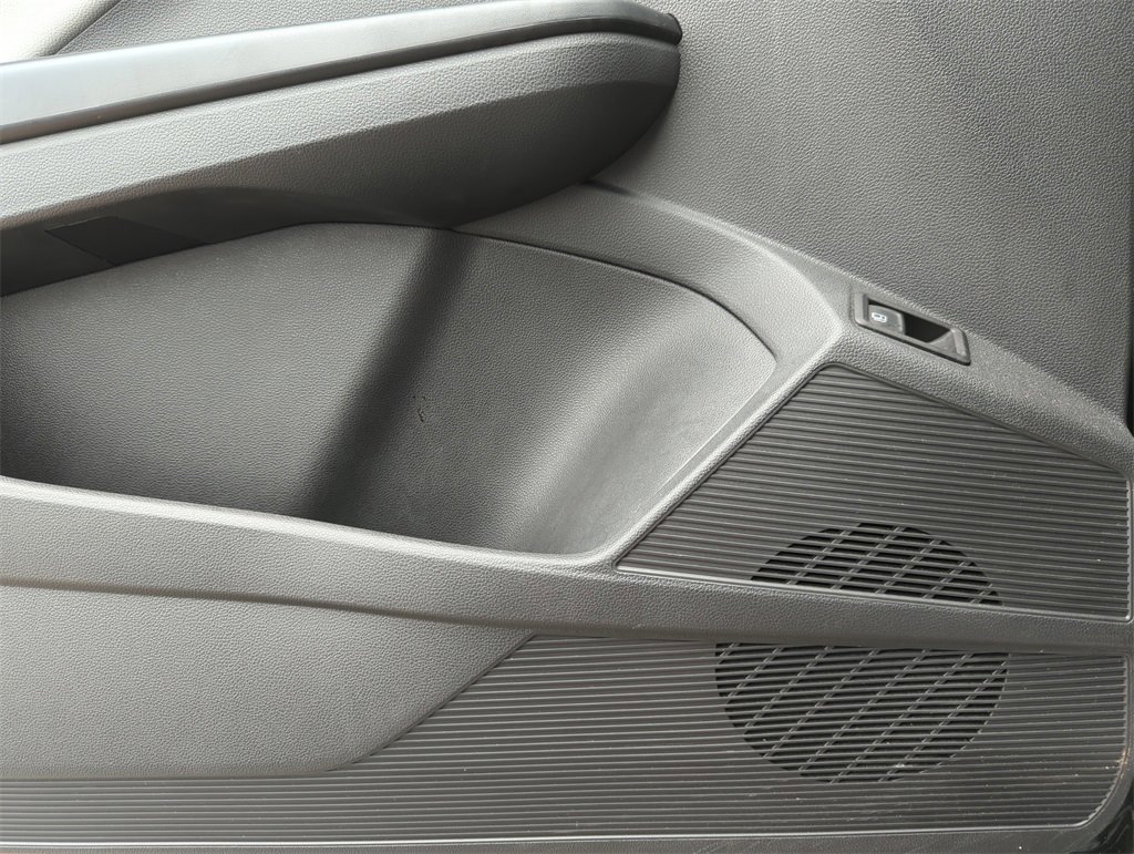 Used 2022 Volkswagen Taos SE w/ Panoramic Sunroof Package image 31