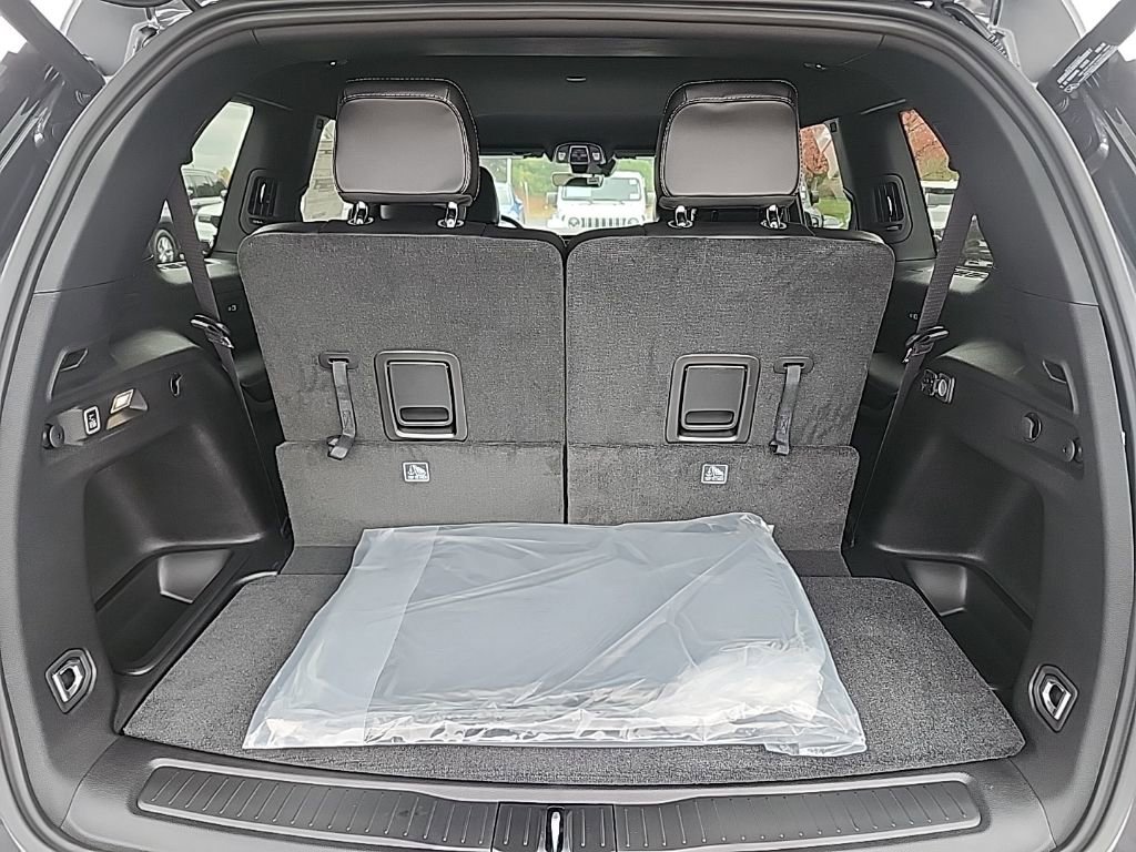 New 2025 Jeep Grand Cherokee L Limited w/ Trailer Tow Package image 16