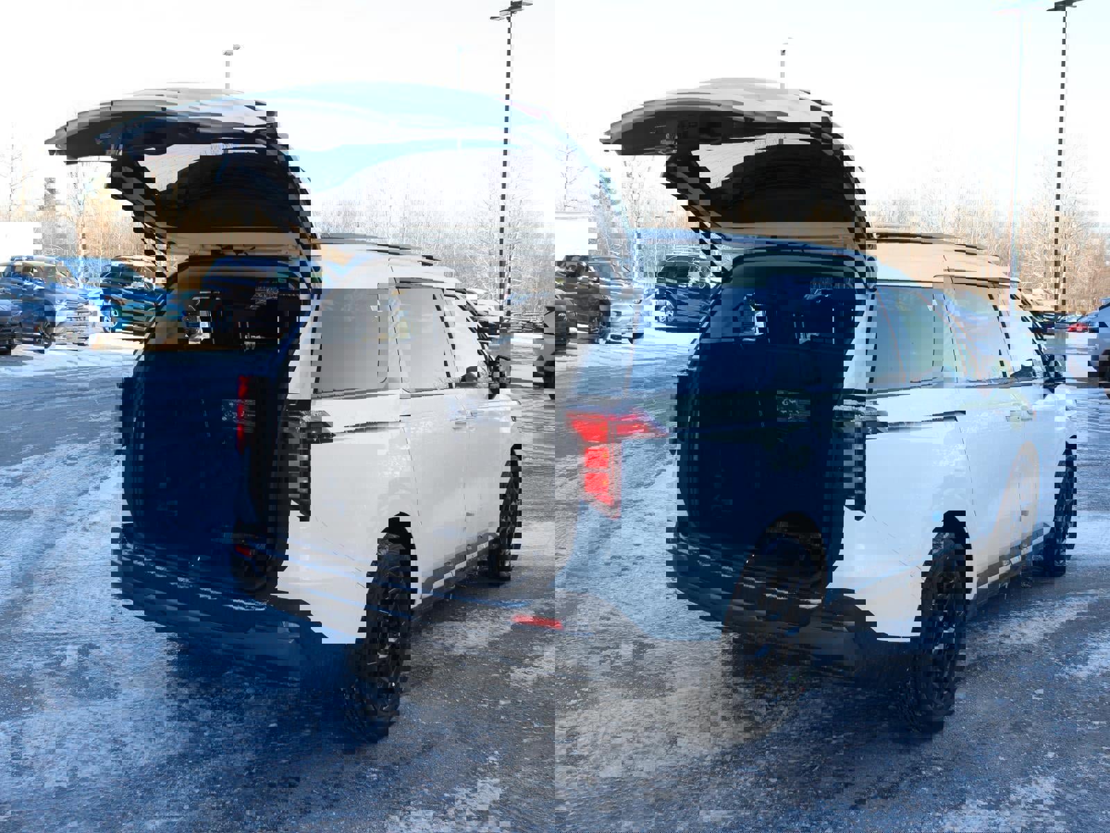 New 2026 Kia Carnival SX w/ SX Dark Edition Package FWD image 7