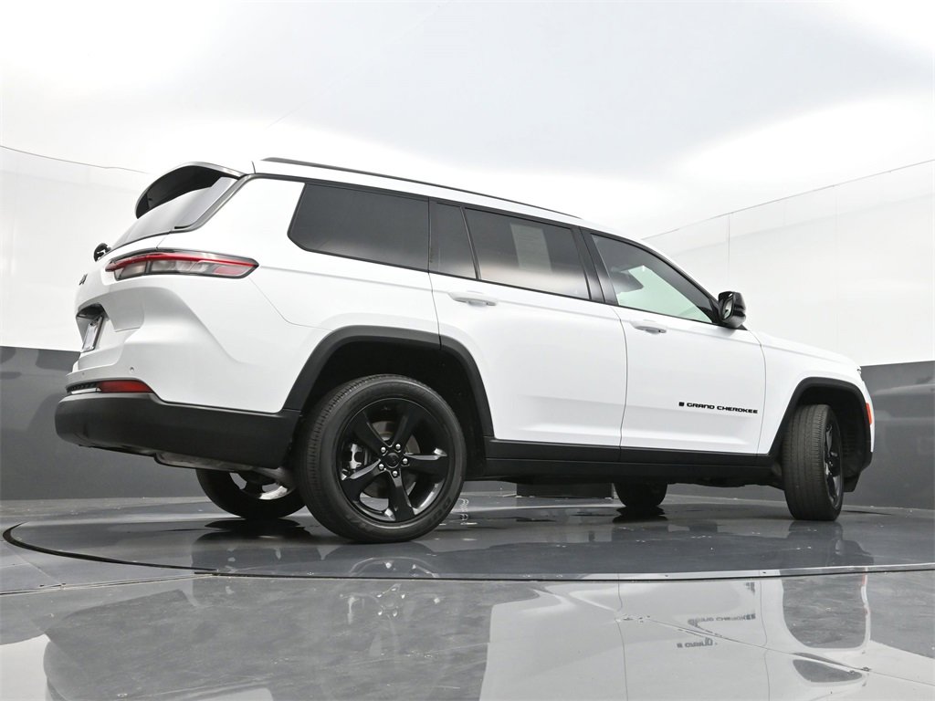 Used 2023 Jeep Grand Cherokee L Laredo image 34