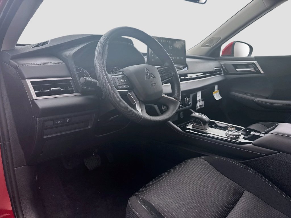 New 2026 Mitsubishi Outlander ES FWD image 9