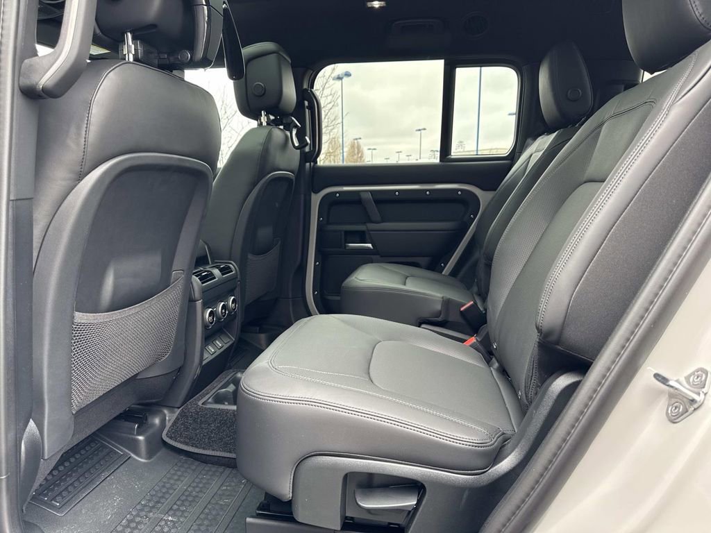 New 2026 Land Rover Defender 130 X-Dynamic SE image 14